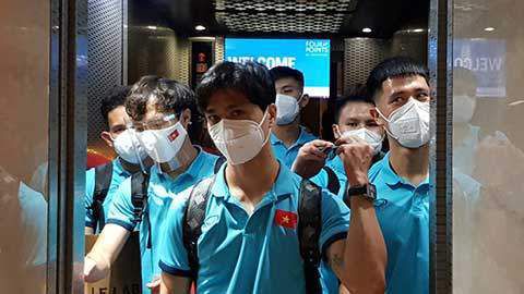 阿东（柯震东 饰）来补习班寻觅分开的女友小颖，却糊里胡涂的在南阳街找到一份影印店的工作。等候着某一天在这个补习一条街找回掉往恋爱的他对这份工作越做越起劲，负责着整条街补习班的考卷影印。偶尔的机遇阿东发现了某个考卷上连载的叫做南边小羊牧场的插画，玩性年夜起的他在卷子上花了一只年夜野狼往返应图上这只孤傲小羊的喃喃自语，没想到不测传布出往，在考生中引发强烈的反应，让一向不溫不火的小羊插画在脸书上成为热点。就如许，阿东熟悉了插画的作者，补习班助教小羊（简嫚书 饰）。胡想成为插画家的小羊对豪情有过一段哀痛的回想，小羊插图是她对过往恋爱的倒计时，所以面临阿东寻爱的苍茫，她决议伸出支援之手。二人在不知不觉中渐生豪情，但是却都未能意想到本来等候的恋爱一向就在他们的身旁。终究，在小羊的老友泡泡（郭书瑶 饰）的点拨下，阿东恍然大悟…